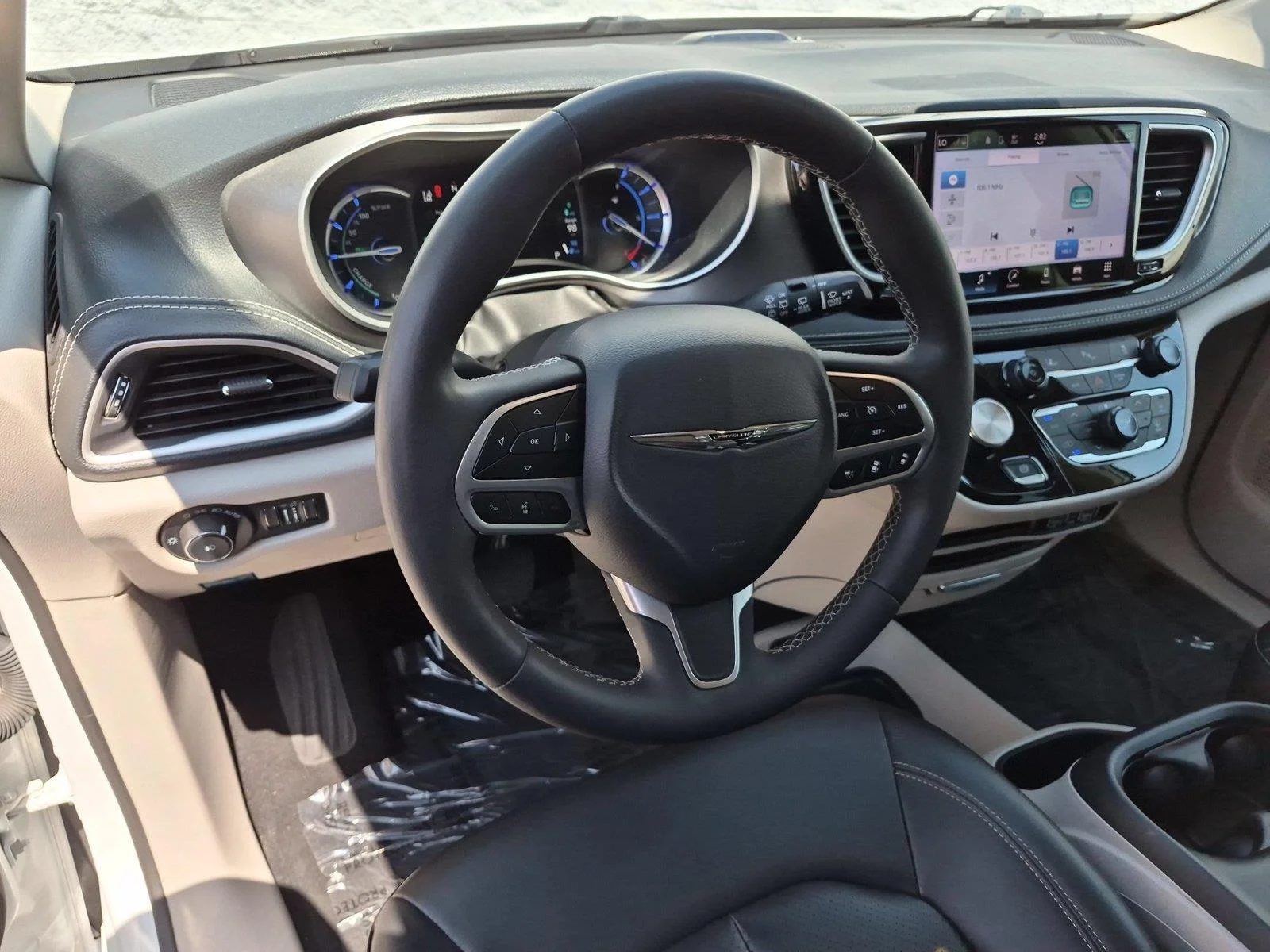 Used 2023 Bright White Clearcoat Chrysler Hybrid Touring L image 19