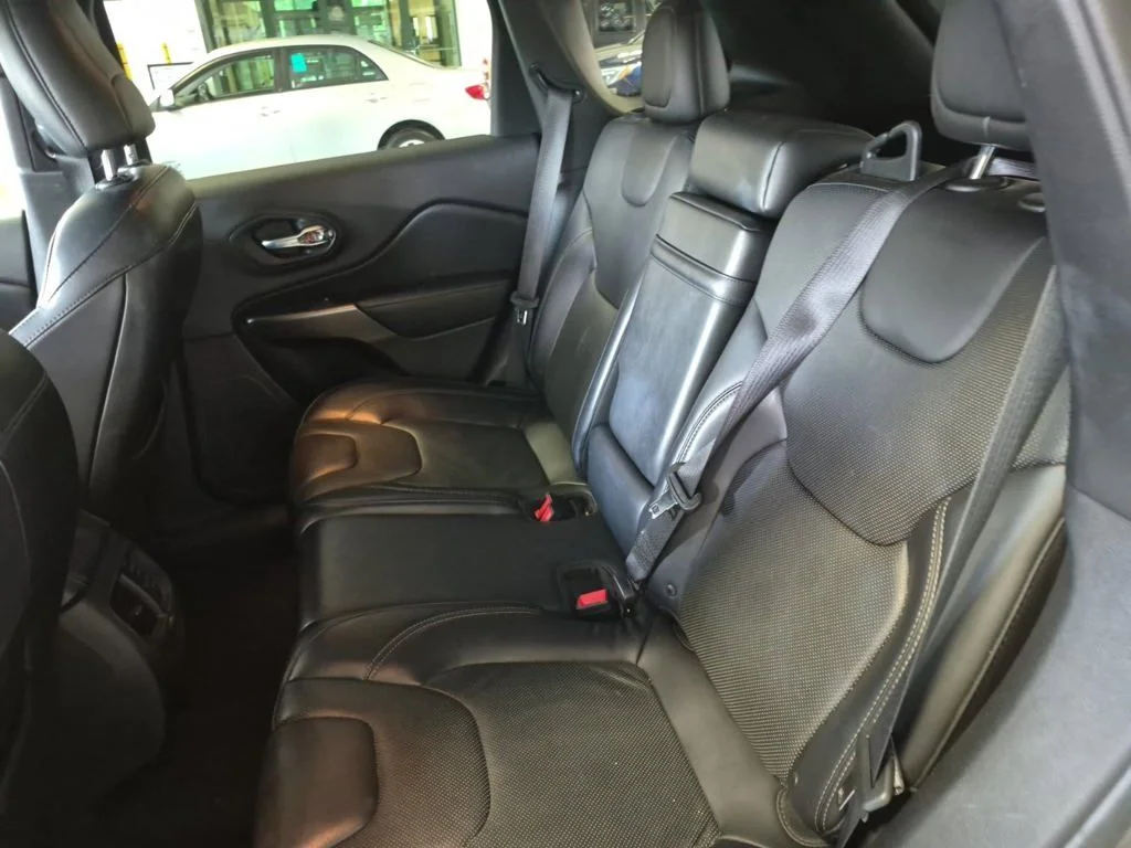 Certified Used 2019 Silver Jeep Limited image 9