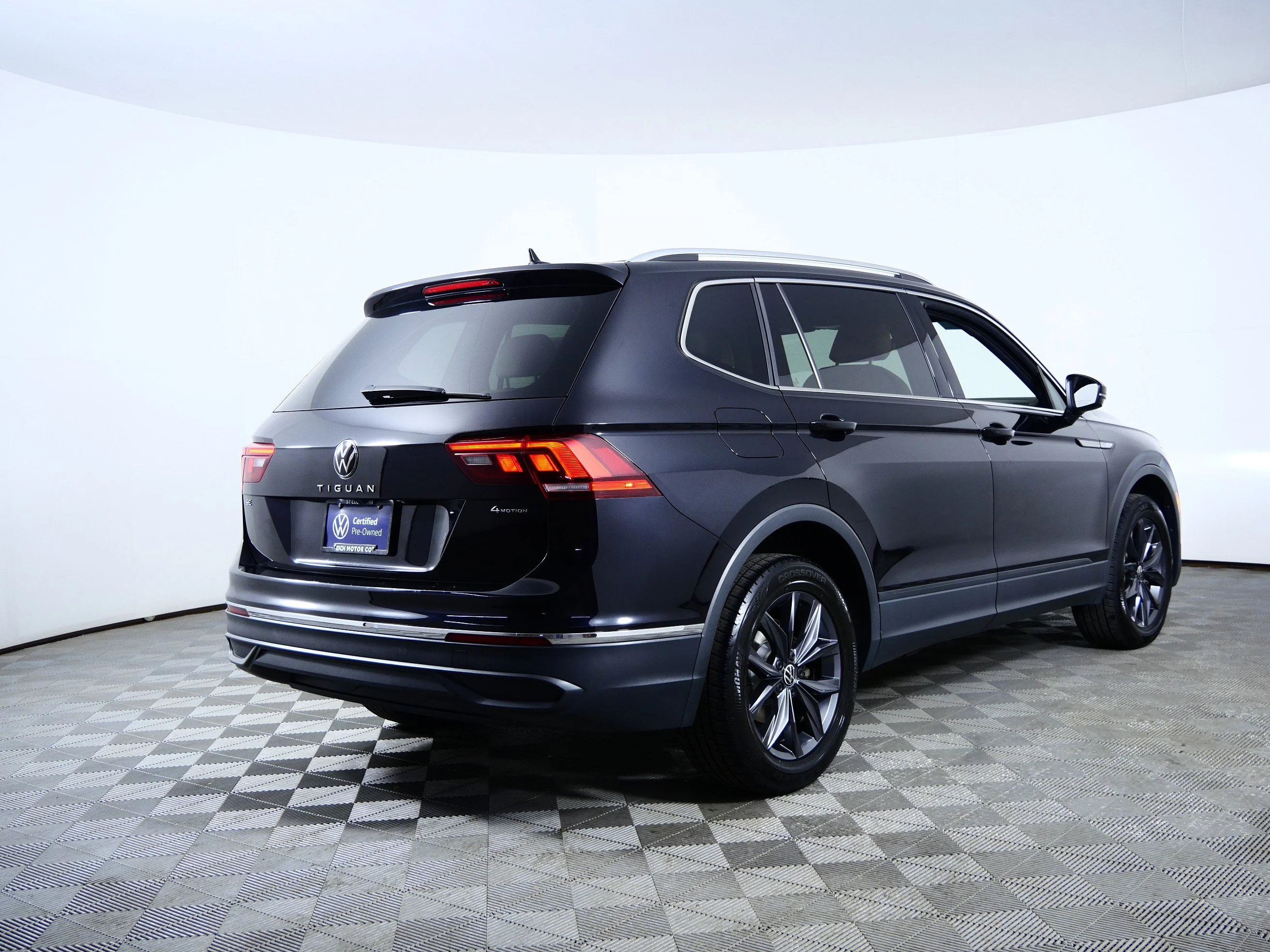 Certified Used 2023 Black Volkswagen SE image 7