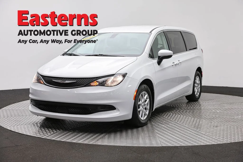 Used 2022 White Chrysler LX image 1