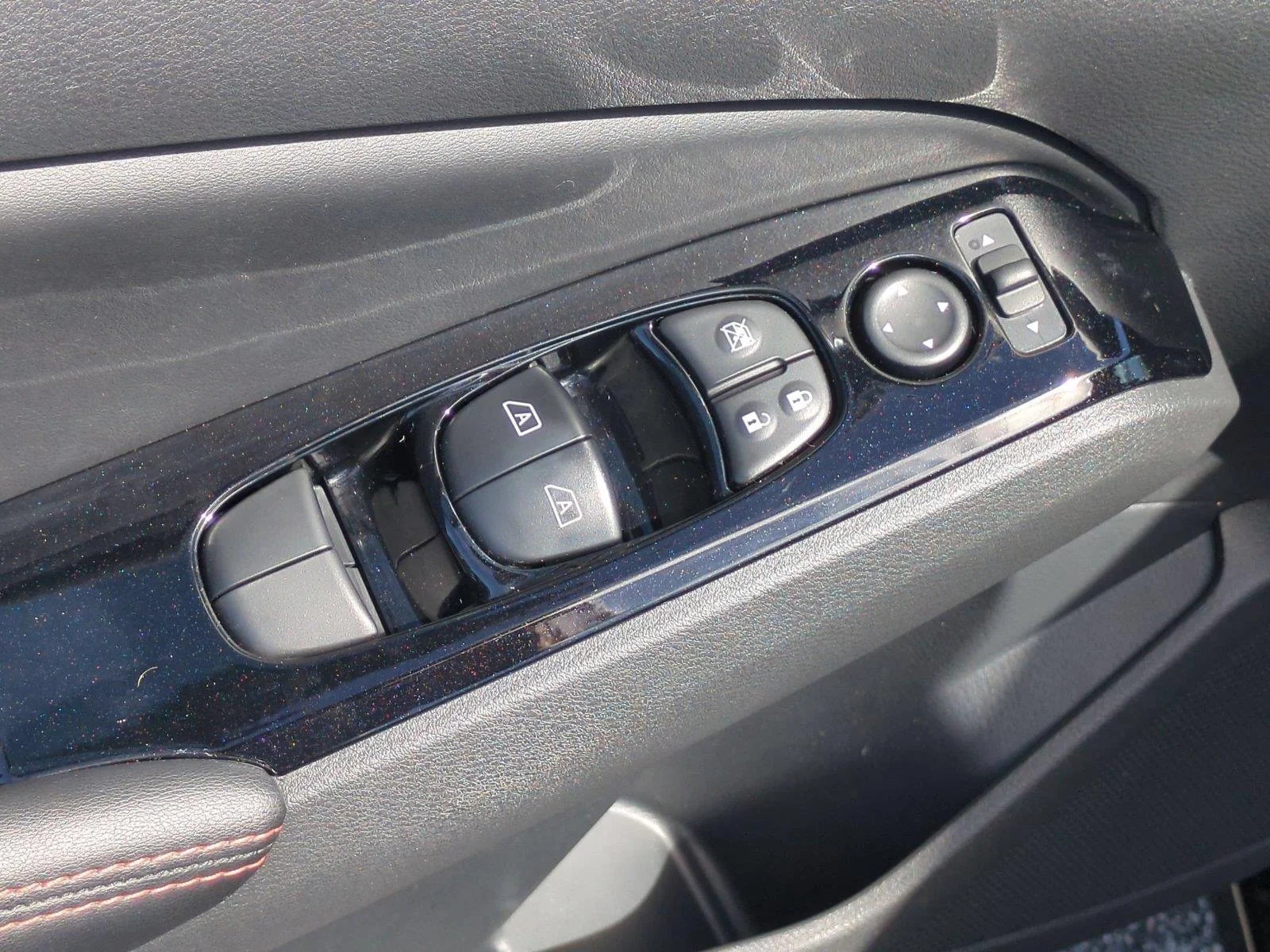 Used 2025 Super Black Nissan SR image 15