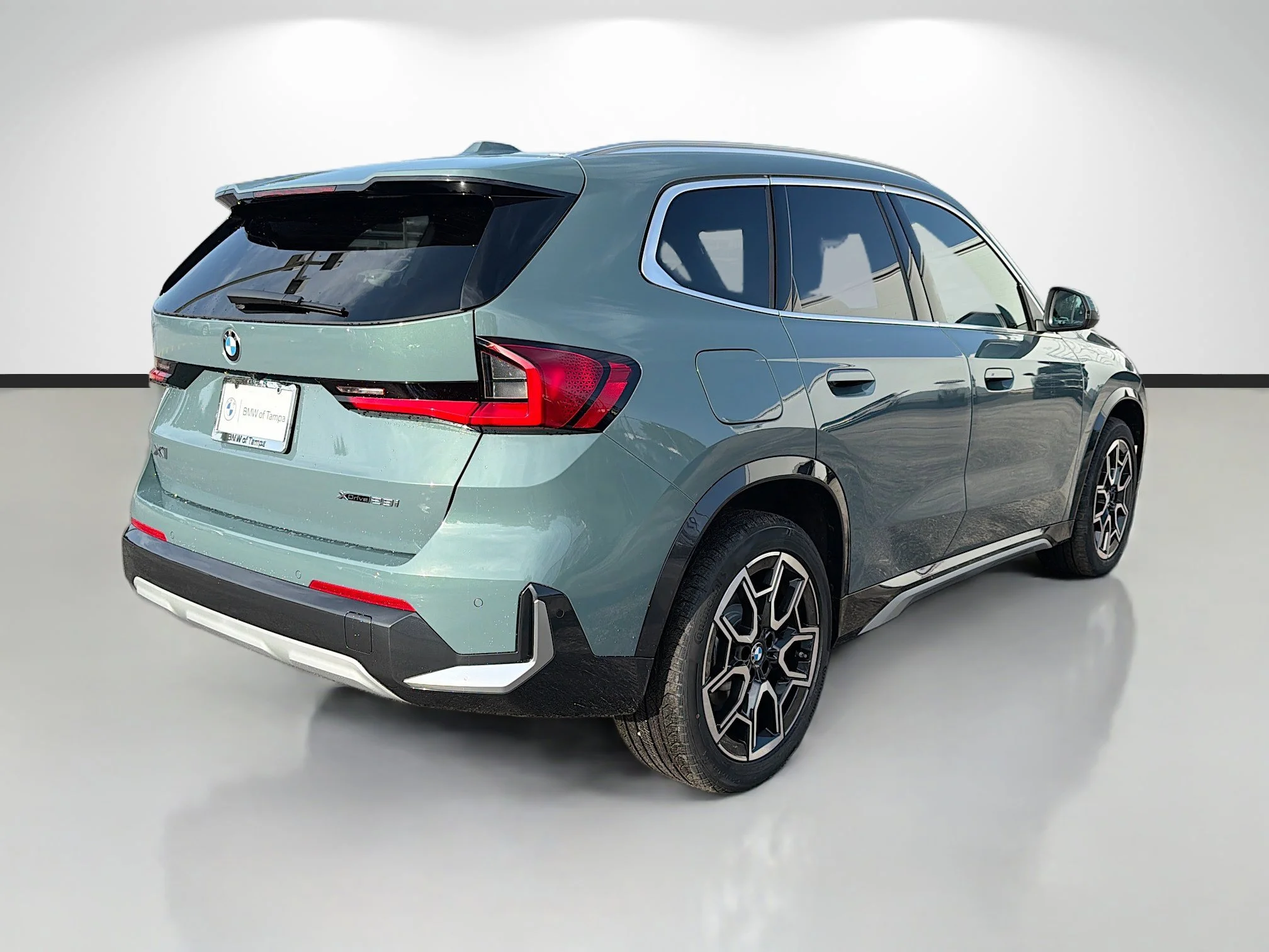 New 2026 Cape York Green Metallic BMW xDrive28i image 3