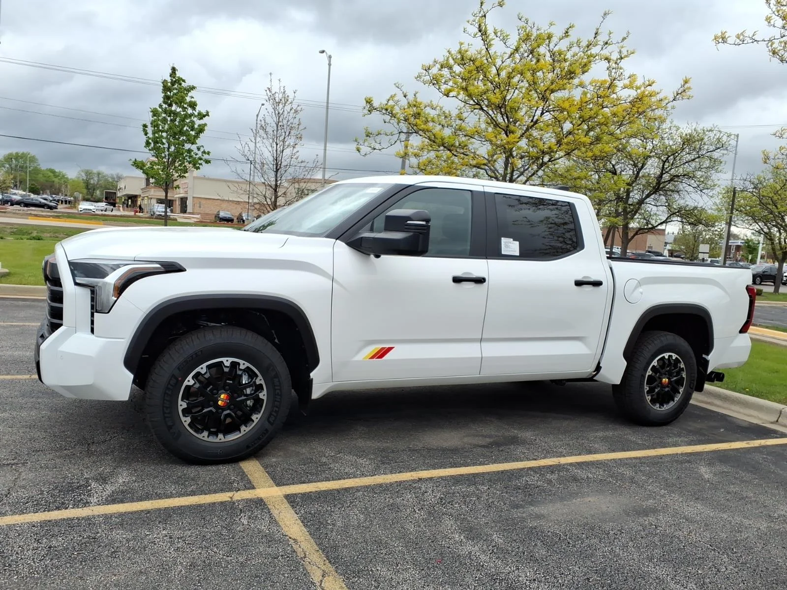 New 2026 Ice Cap (040) Toyota SR5 CREWMAX image 4
