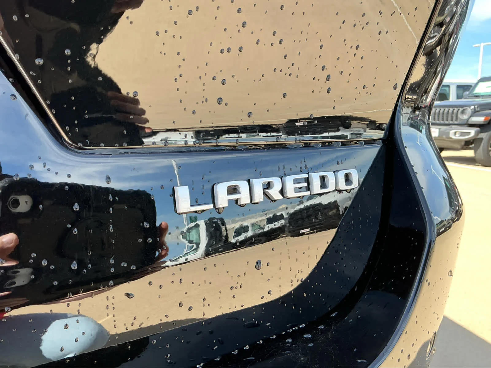 New 2026 Diamond Black Crystal Pearl-Coat Exterior Paint Jeep Laredo X image 8