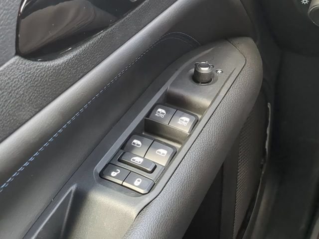 New 2026 Bright White Clearcoat Jeep Latitude image 28