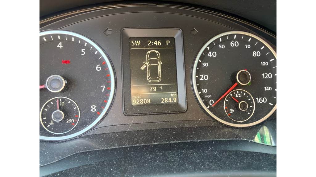 Used 2012 Silver Volkswagen SE image 9