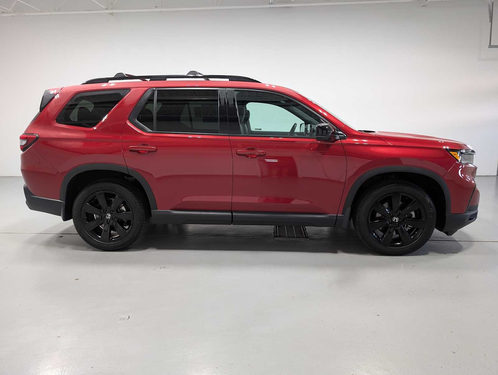 Used 2025 Radiant Red Metallic II Honda Black Edition image 7