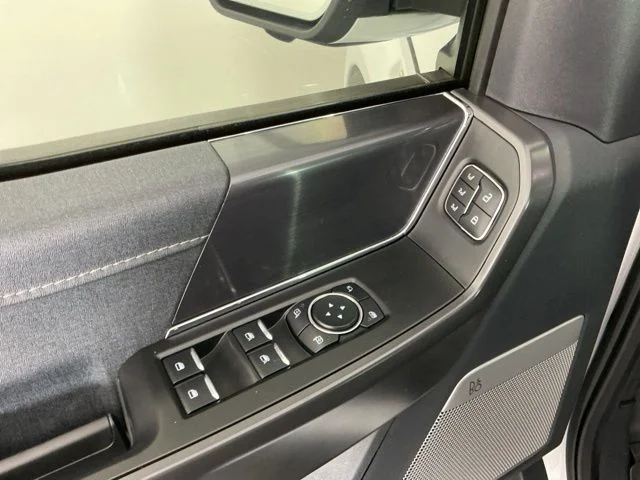 Used 2025 Oxford White Ford Lariat image 14
