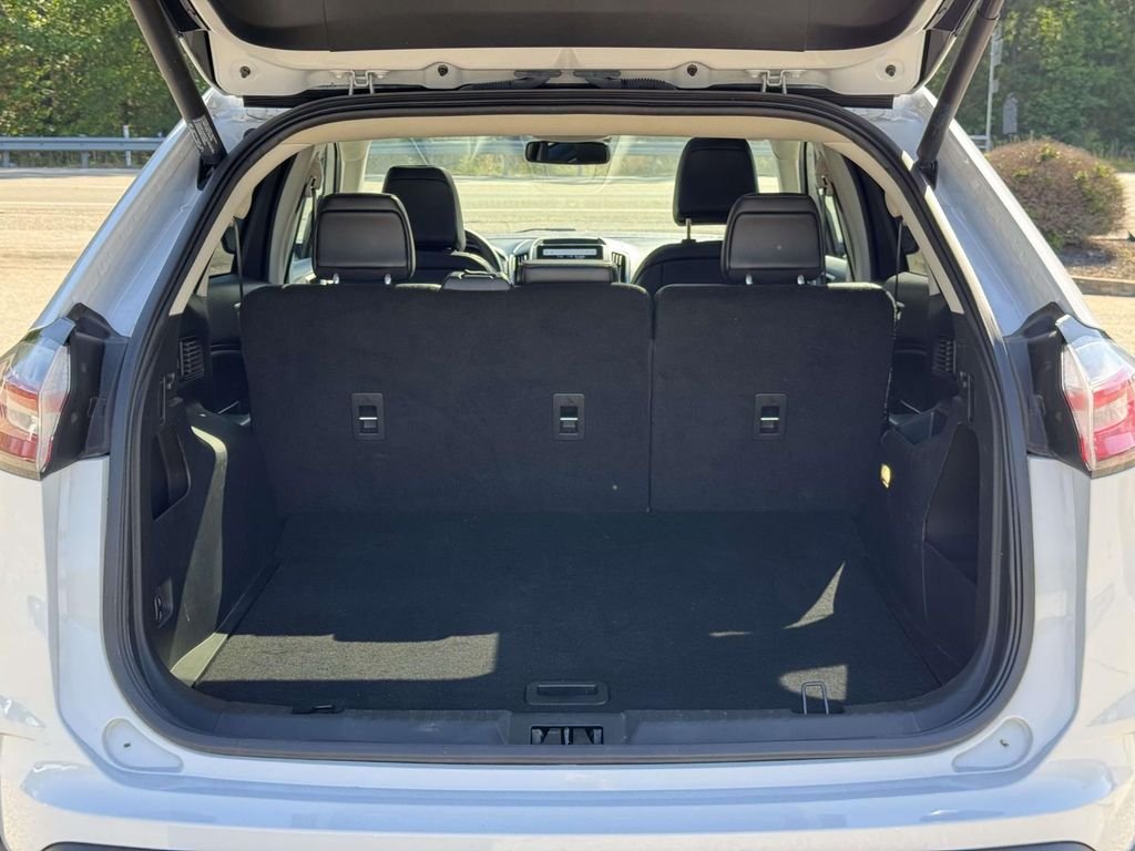 Used 2022 White Ford SEL image 16