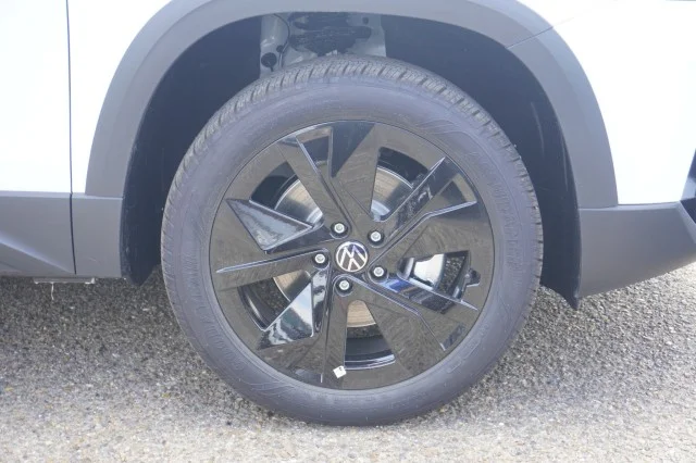 New 2026 Pure White Volkswagen 1.5T SE image 5