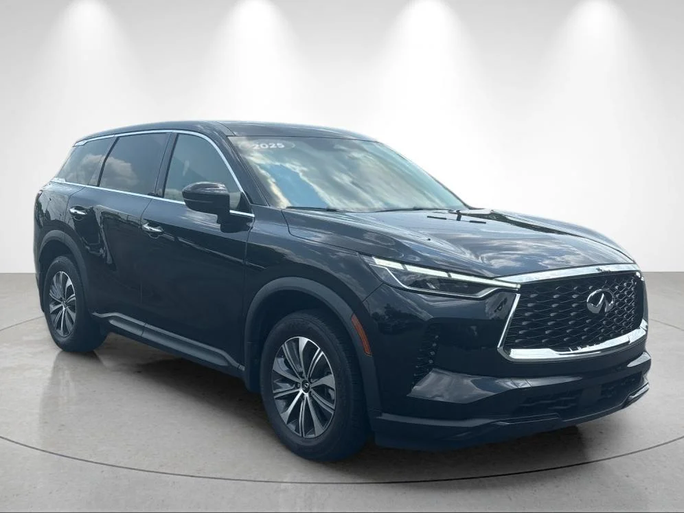 Used 2025 Mineral Black INFINITI PURE image 7
