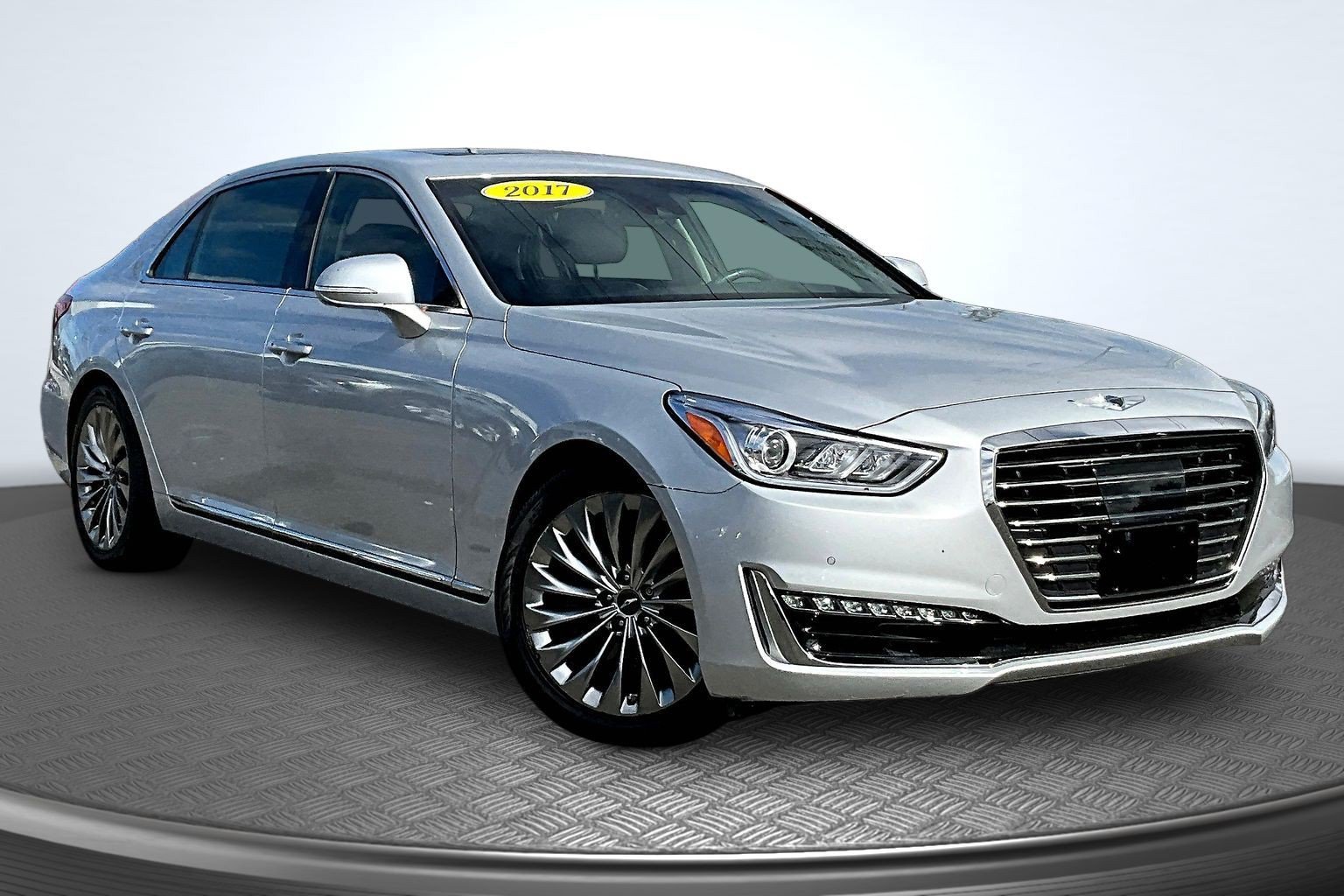 Used 2017 Silver Genesis 5.0 Ultimate image 2