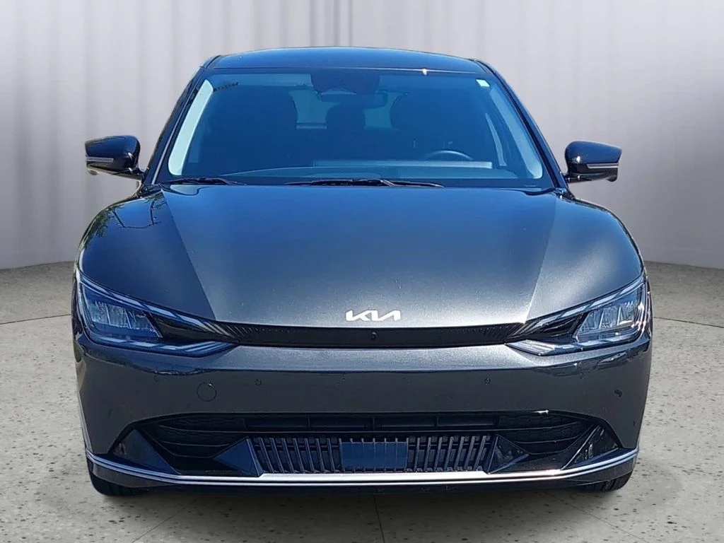 Used 2023 Gray Kia Wind image 8