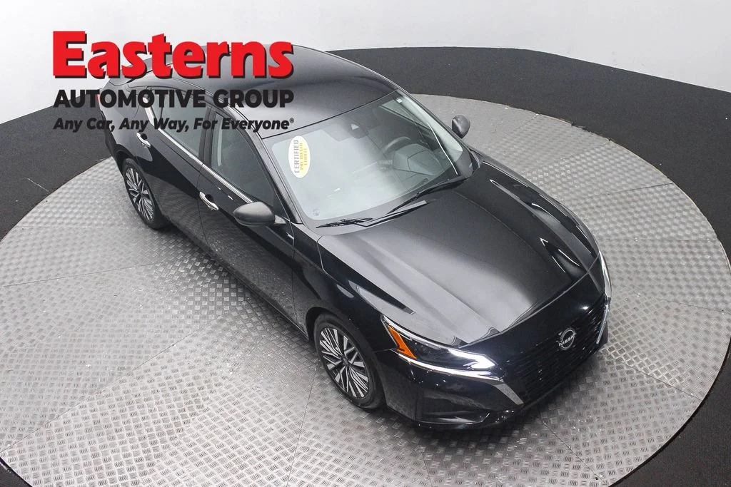 Used 2024 Black Nissan 2.5 SV image 3