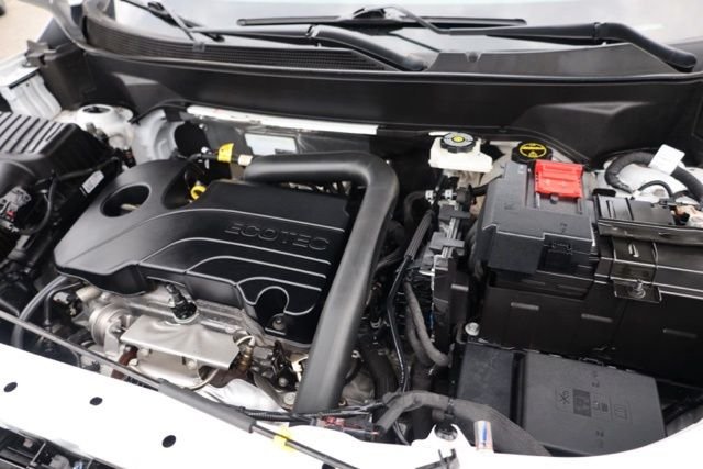 Used 2025 White Chevrolet LT image 33