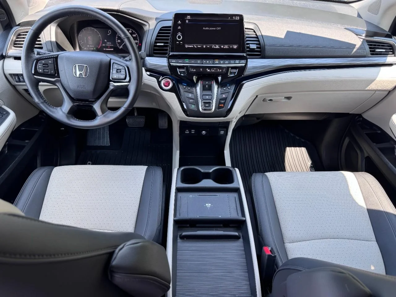 2025 Honda Odyssey Elite - Photo 13