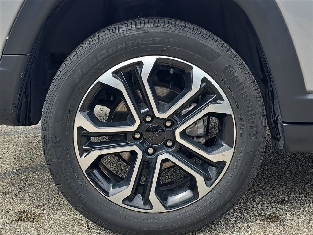 Certified Used 2024  Jeep Limited image 11
