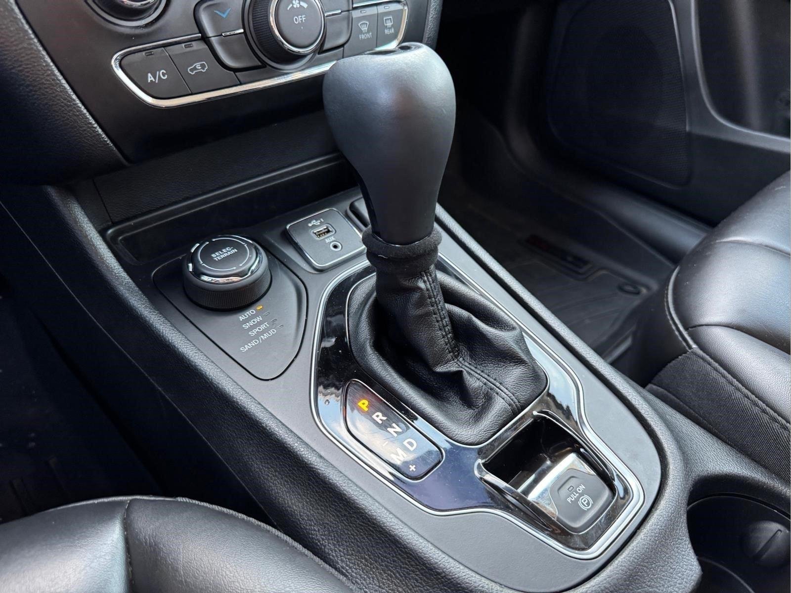 Used 2019 Sting-Gray Clearcoat Jeep Altitude image 25