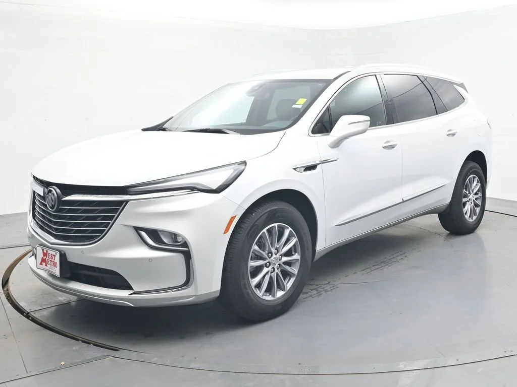 2024 Buick Enclave Essence AWD's photo