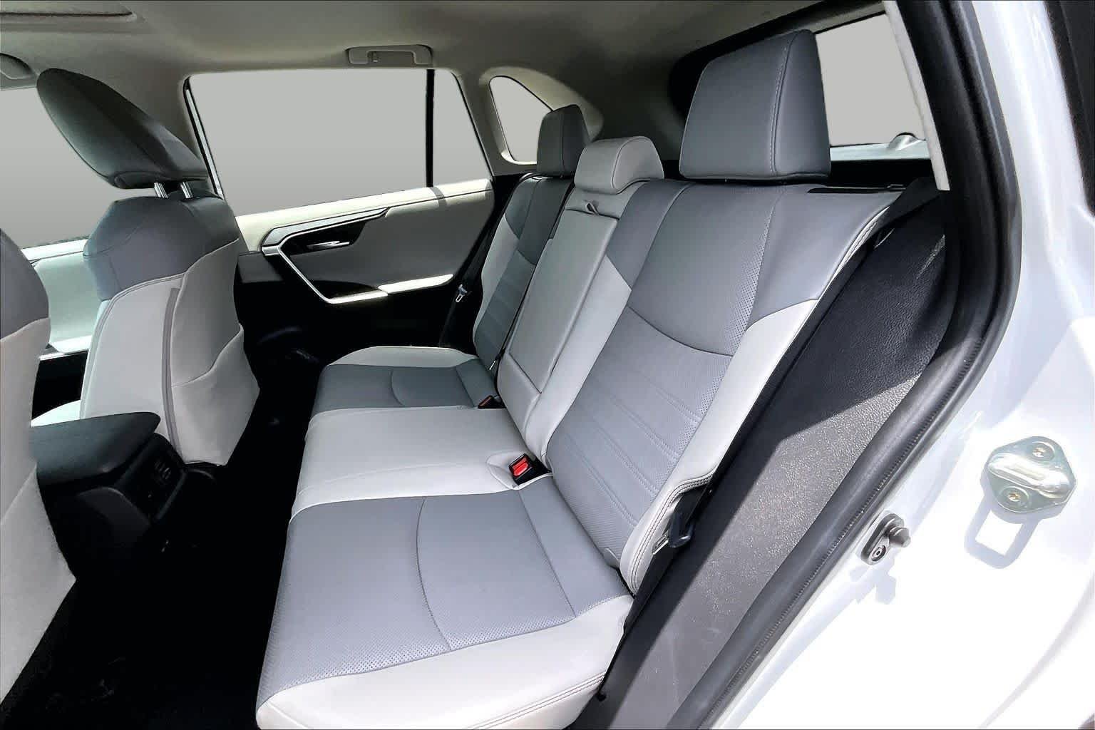 Used 2024 Wind Chill Pearl Toyota Hybrid Limited image 21