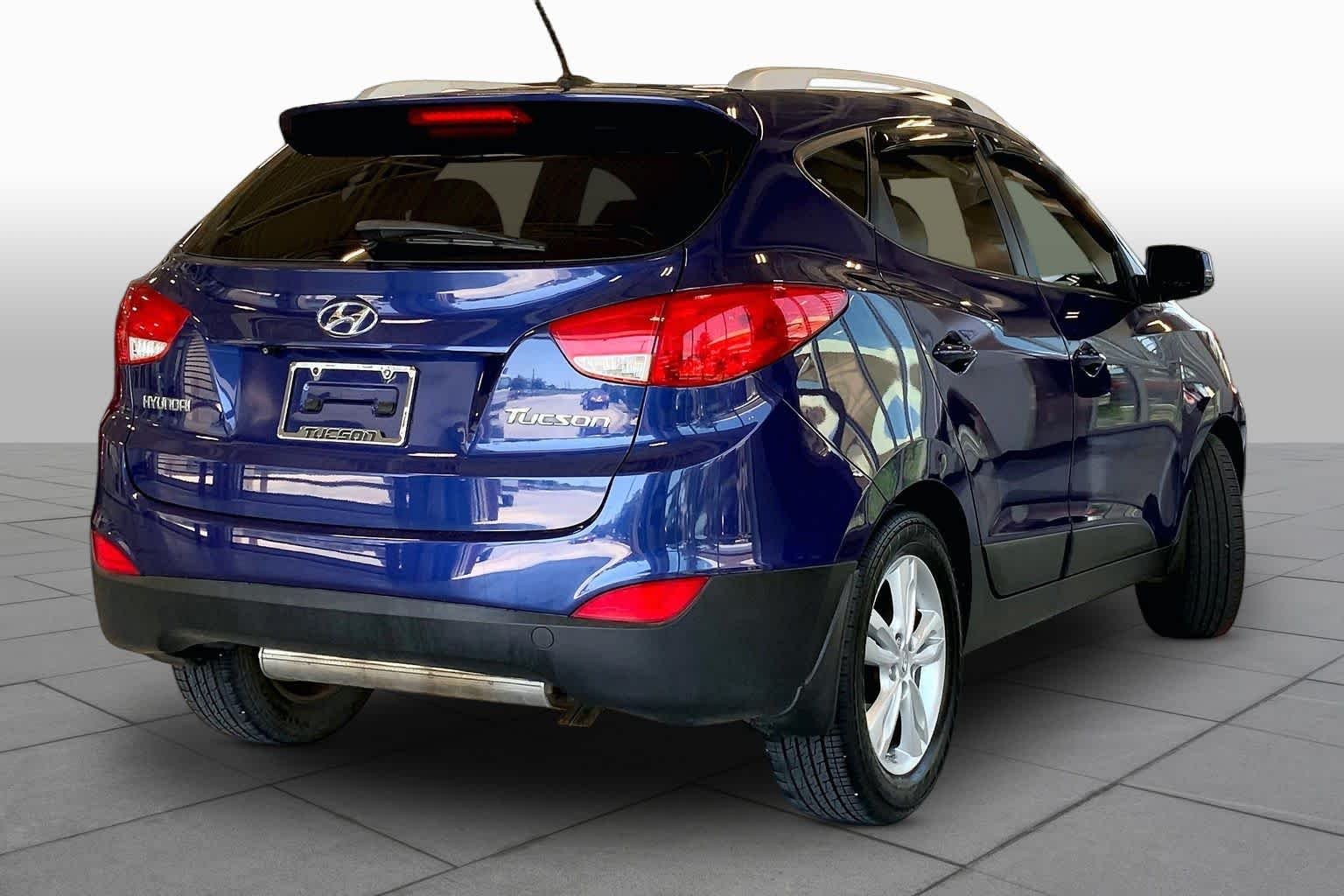 Used 2011 Iris Blue Hyundai GLS image 12