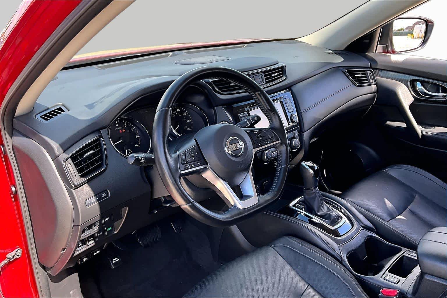 Used 2017 Palatial Ruby Nissan SL image 18