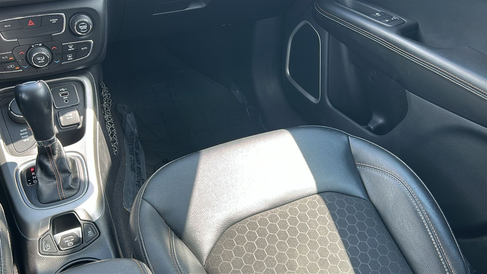 Used 2020 Black Jeep Latitude image 15