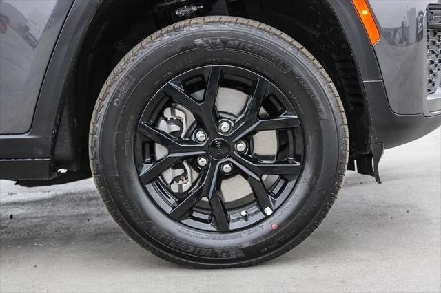 New 2026 Baltic Gray Metallic Clear-Coat Exterior Paint Jeep Laredo image 11