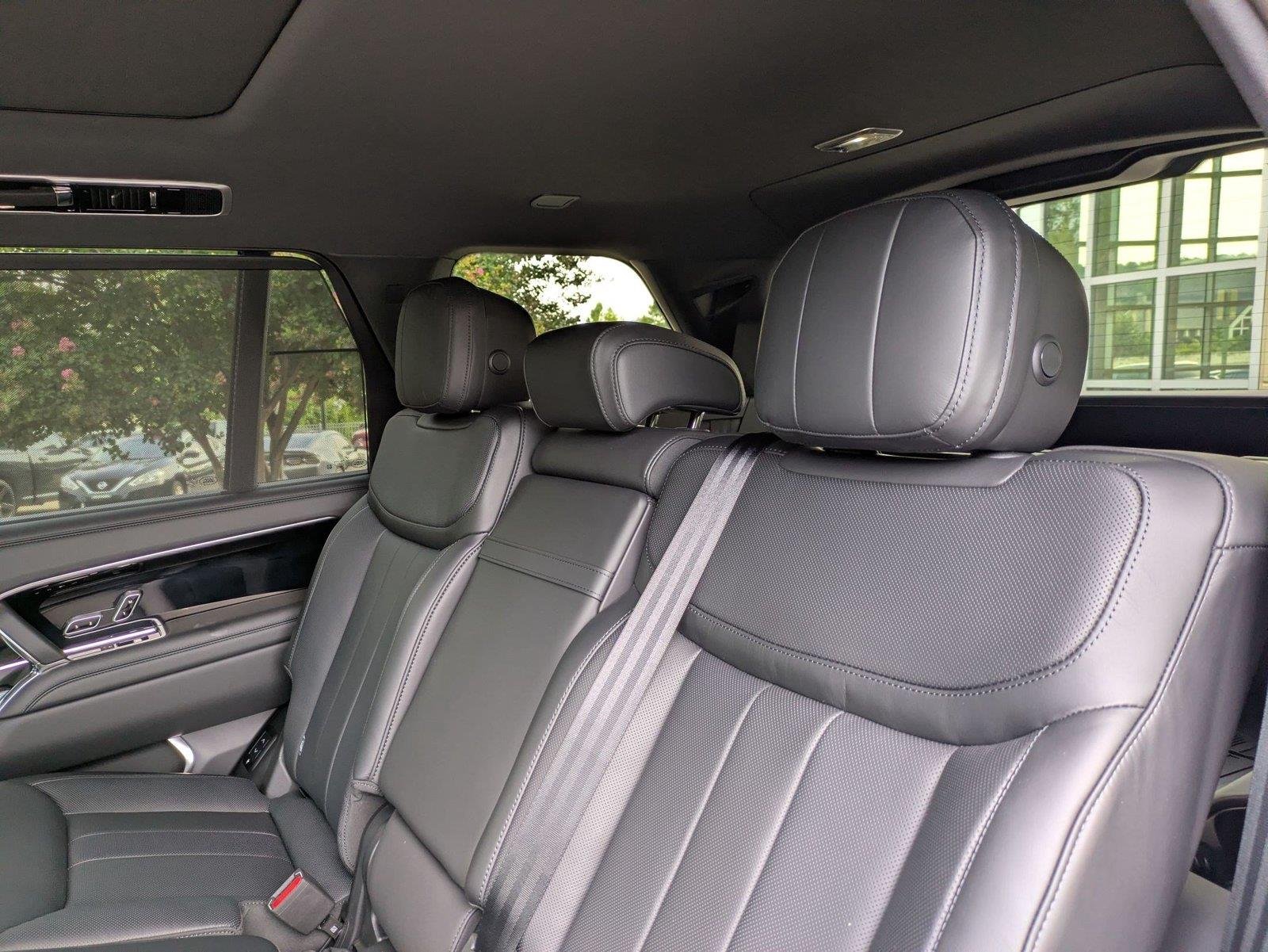 New 2026 Eiger Grey Metallic Land Rover SE image 28