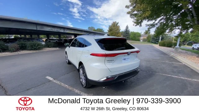 Used 2022 White Toyota XLE image 5
