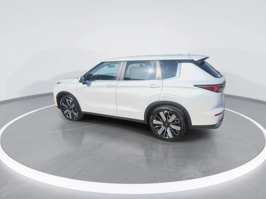 2025 Mitsubishi Outlander SE - Photo 6