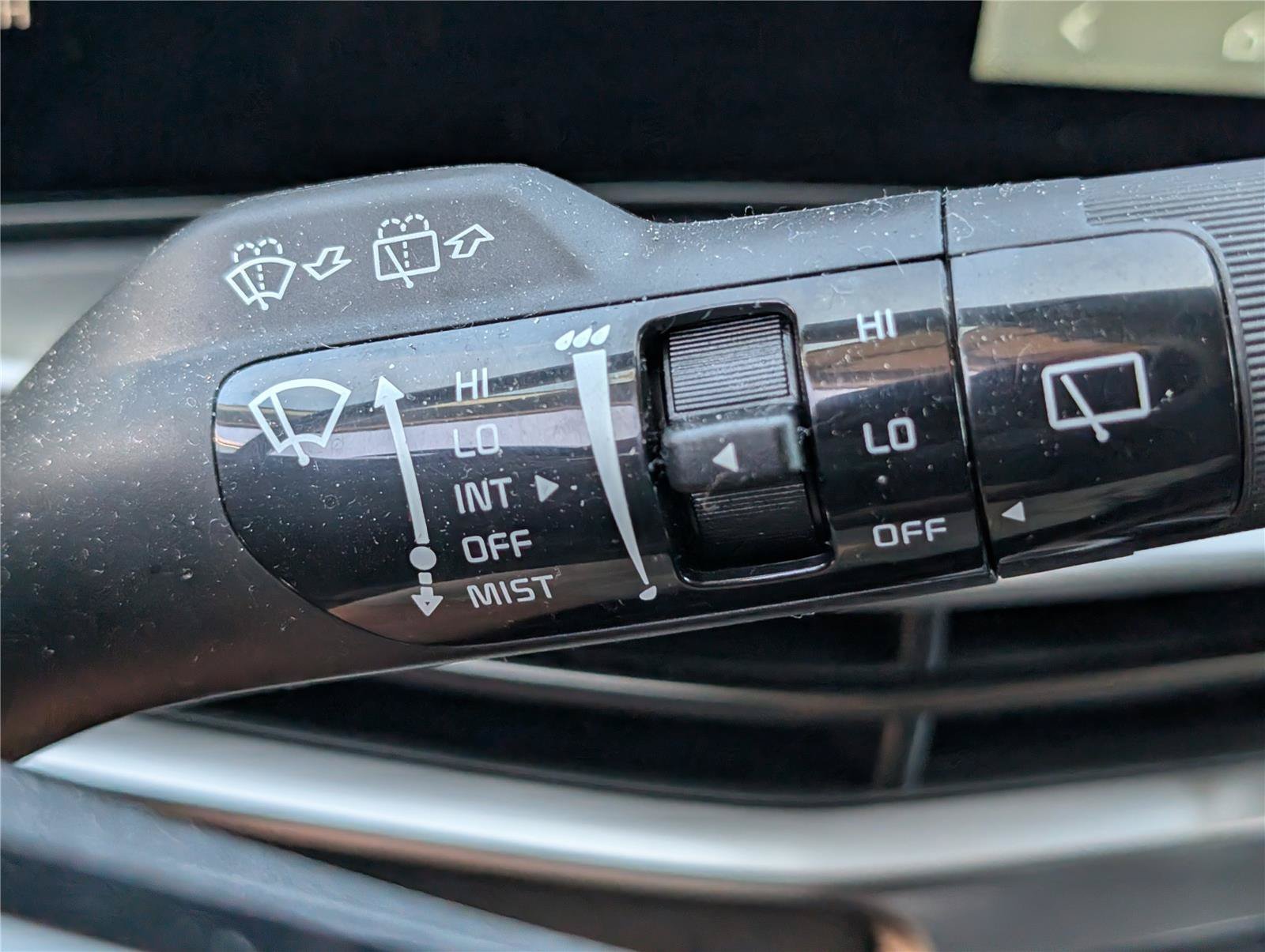 Used 2025 Glacial White Pearl Kia S image 26
