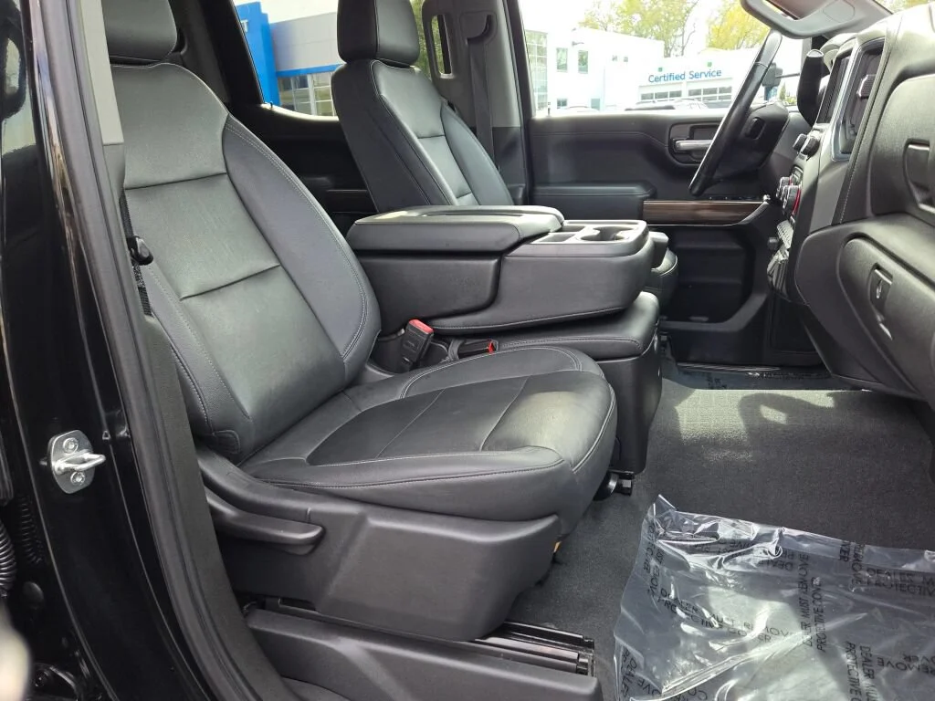 Used 2021 Black Chevrolet LT image 3