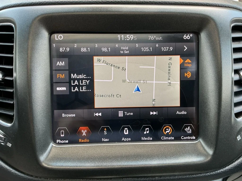 Used 2018 Orange Jeep Trailhawk image 15