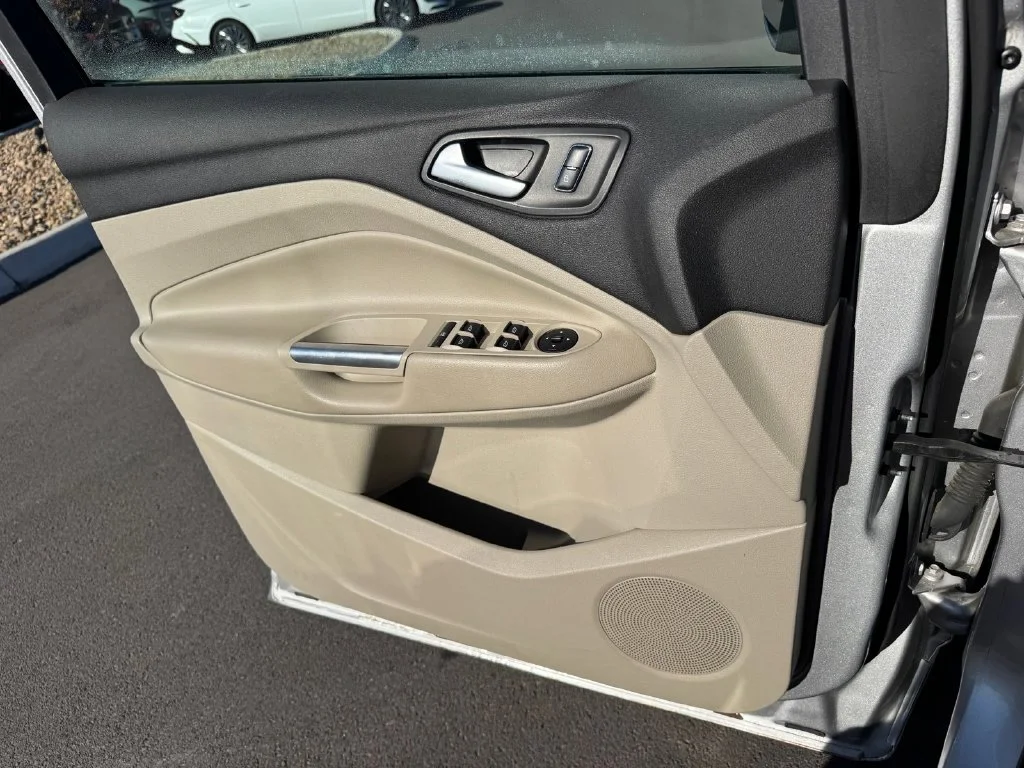Used 2015 Silver Ford SE image 17