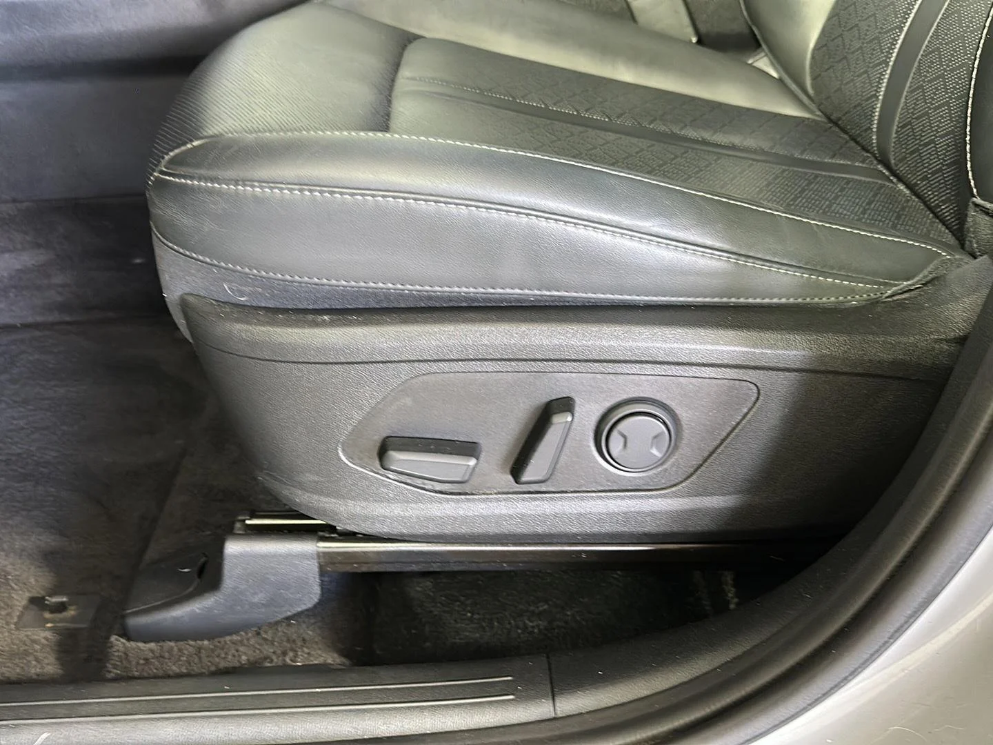 Used 2023 Wolf Gray Kia X-Line EX image 18