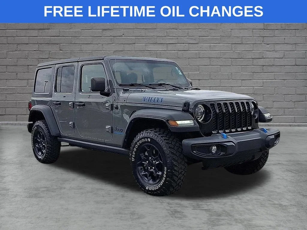 Used 2023 Gray Jeep 4x4 image 1