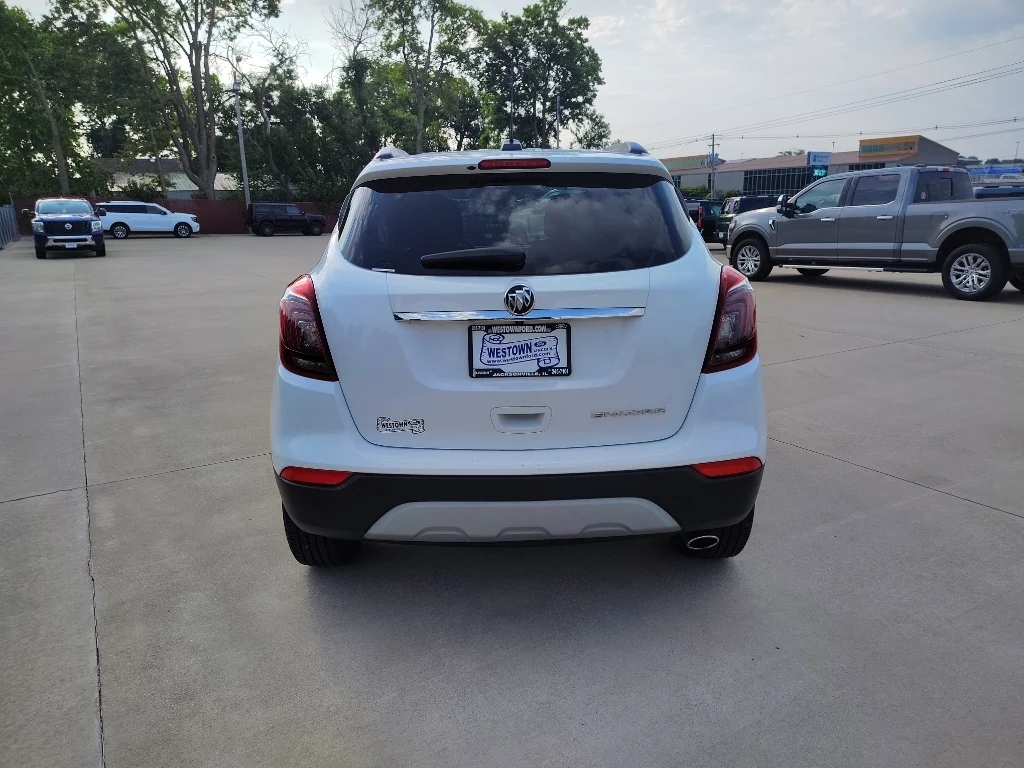 Used 2021 Summit White Buick Preferred image 4