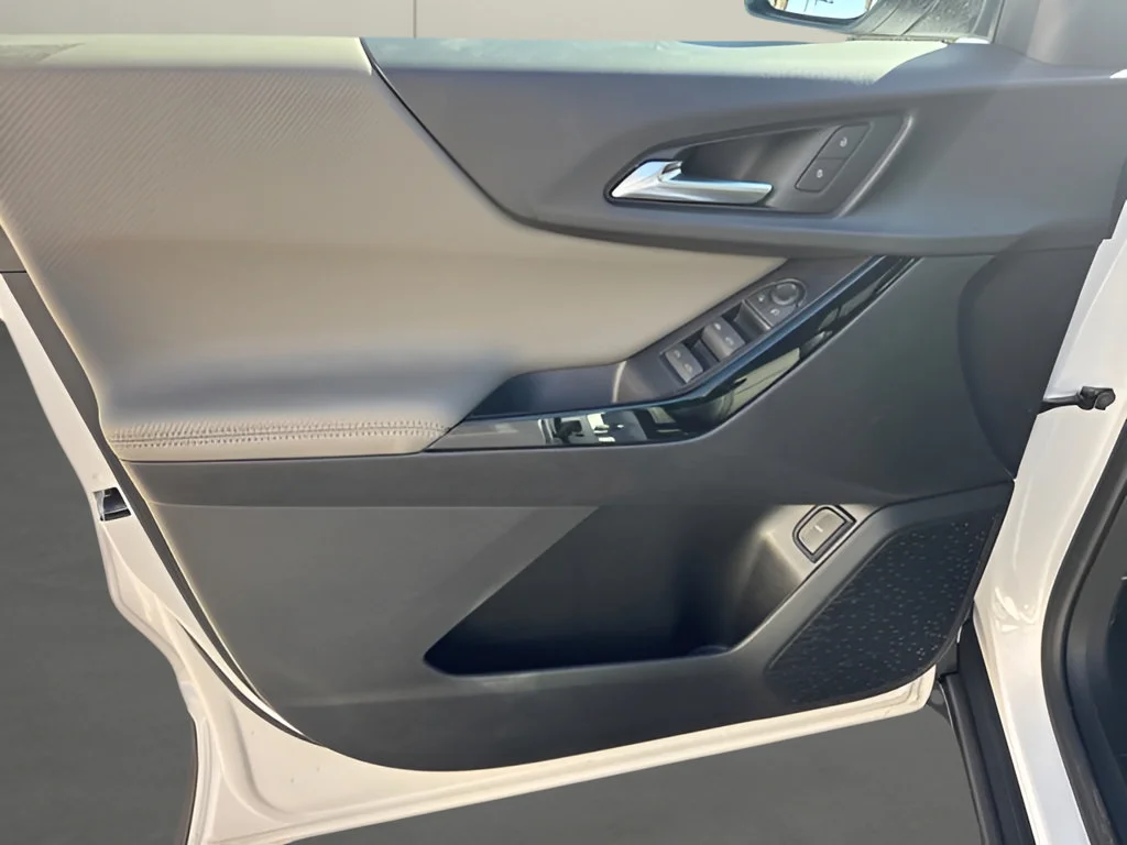 New 2027 Summit White Chevrolet LT image 10