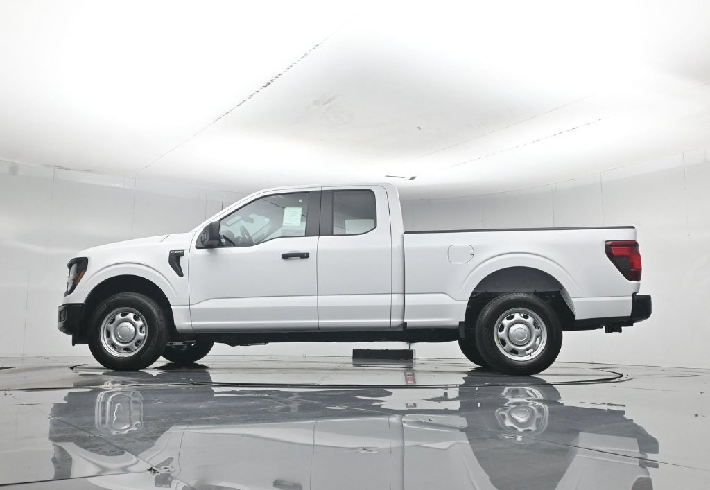 New 2026 Oxford White Ford XL image 7