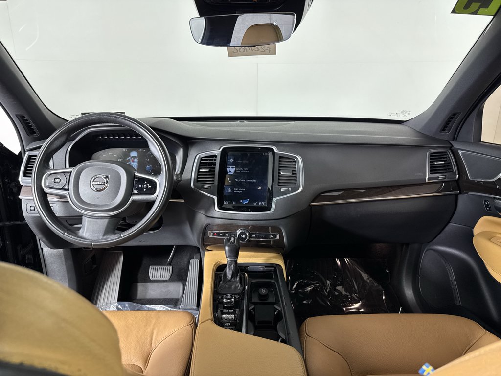 Used 2019 Onyx Black Metallic Volvo Momentum image 4