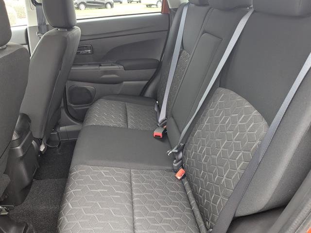Used 2025  Mitsubishi SE image 14