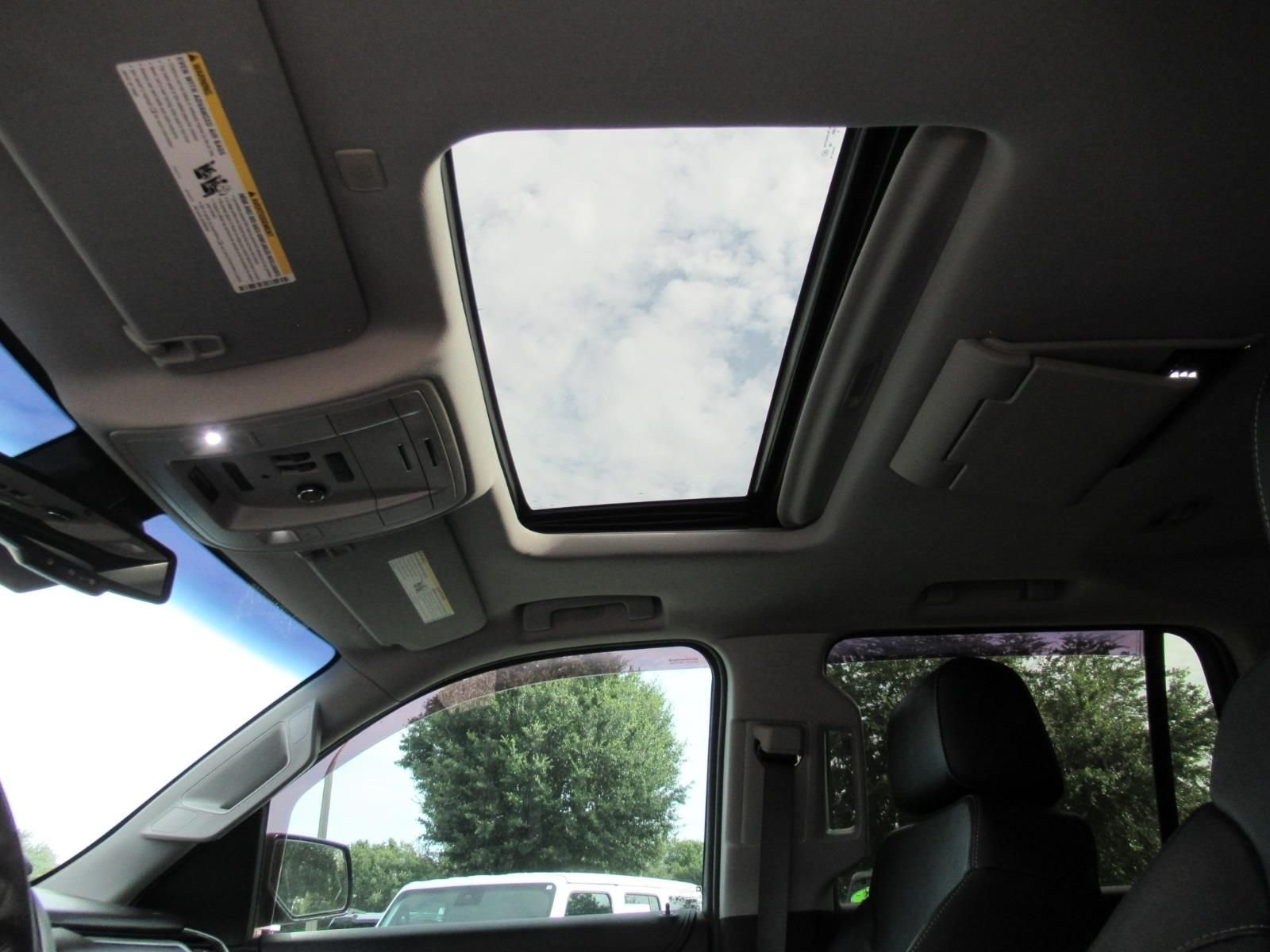 Used 2018 Gray Chevrolet Premier image 19