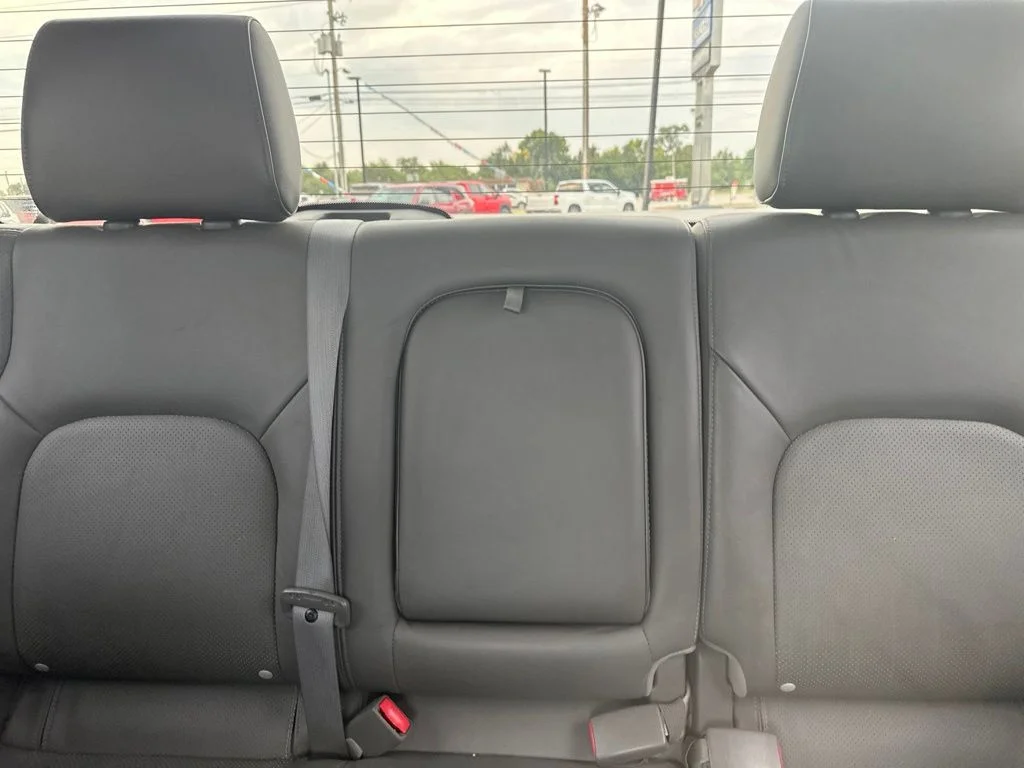 Used 2011 White Nissan SL image 20