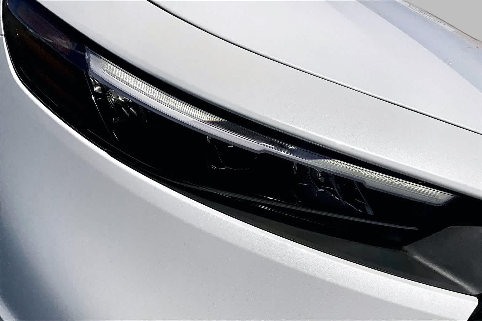 New 2026 Platinum White Pearl Honda SE image 13