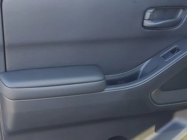 New 2026 Boulder Gray Pearl Nissan Crew Cab SV image 25