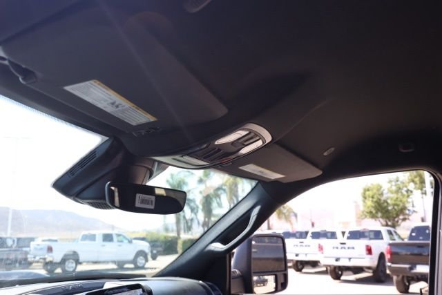 New 2026 Diamond Black Crystal Pearl-Coat Exterior Paint RAM Tradesman image 12