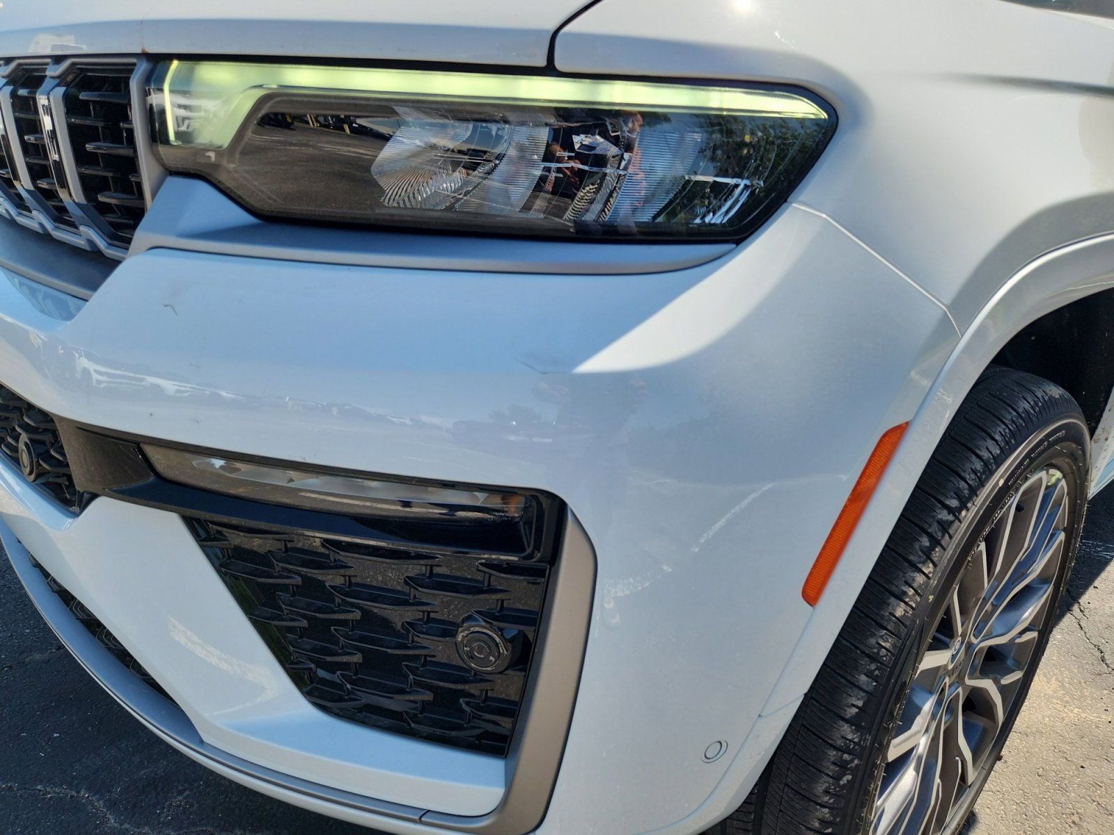 New 2026 Bright White Clear-Coat Exterior Paint Jeep Summit image 9
