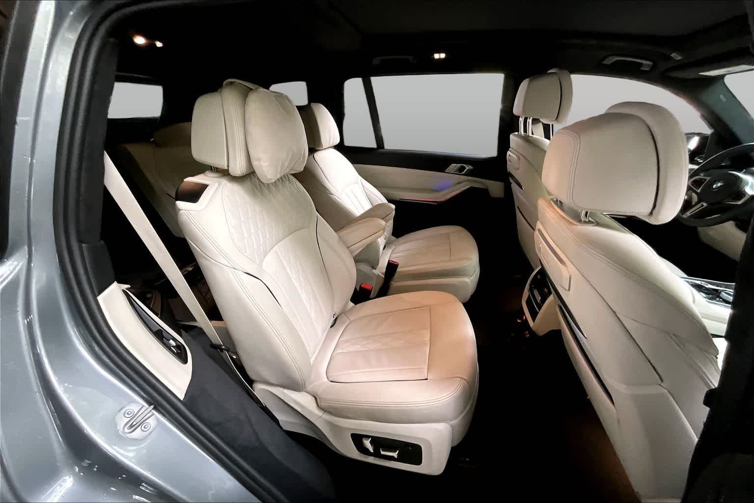 Used 2025 Skyscraper Grey Metallic BMW M60i image 20