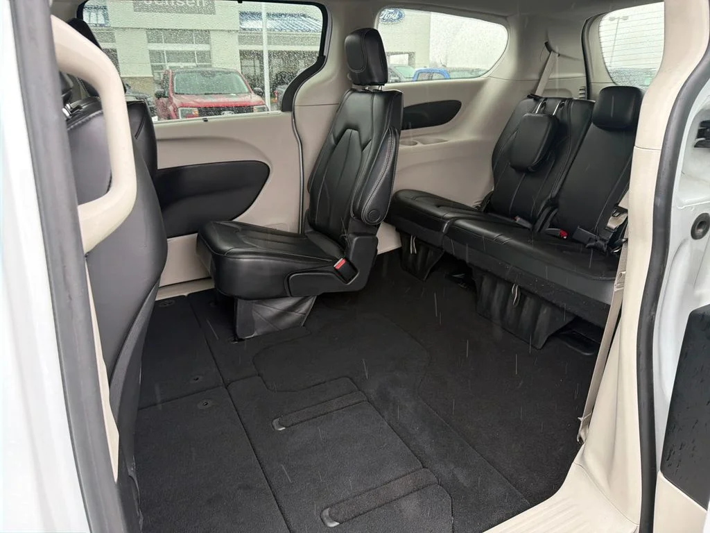 2023 Chrysler Pacifica Touring L - Photo 23